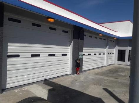 Painting & Material Trends: Best Garage Door Materials (Fiberglass, Aluminum, Composite) for Wet Climates in Tacoma, WA